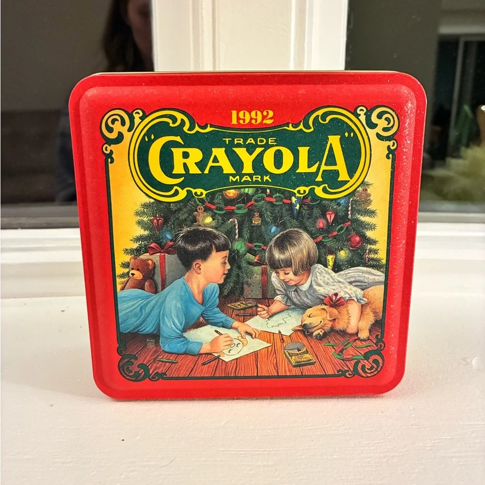 Crayola 1992 Red Holiday‎ Tin with original Crayola crayons